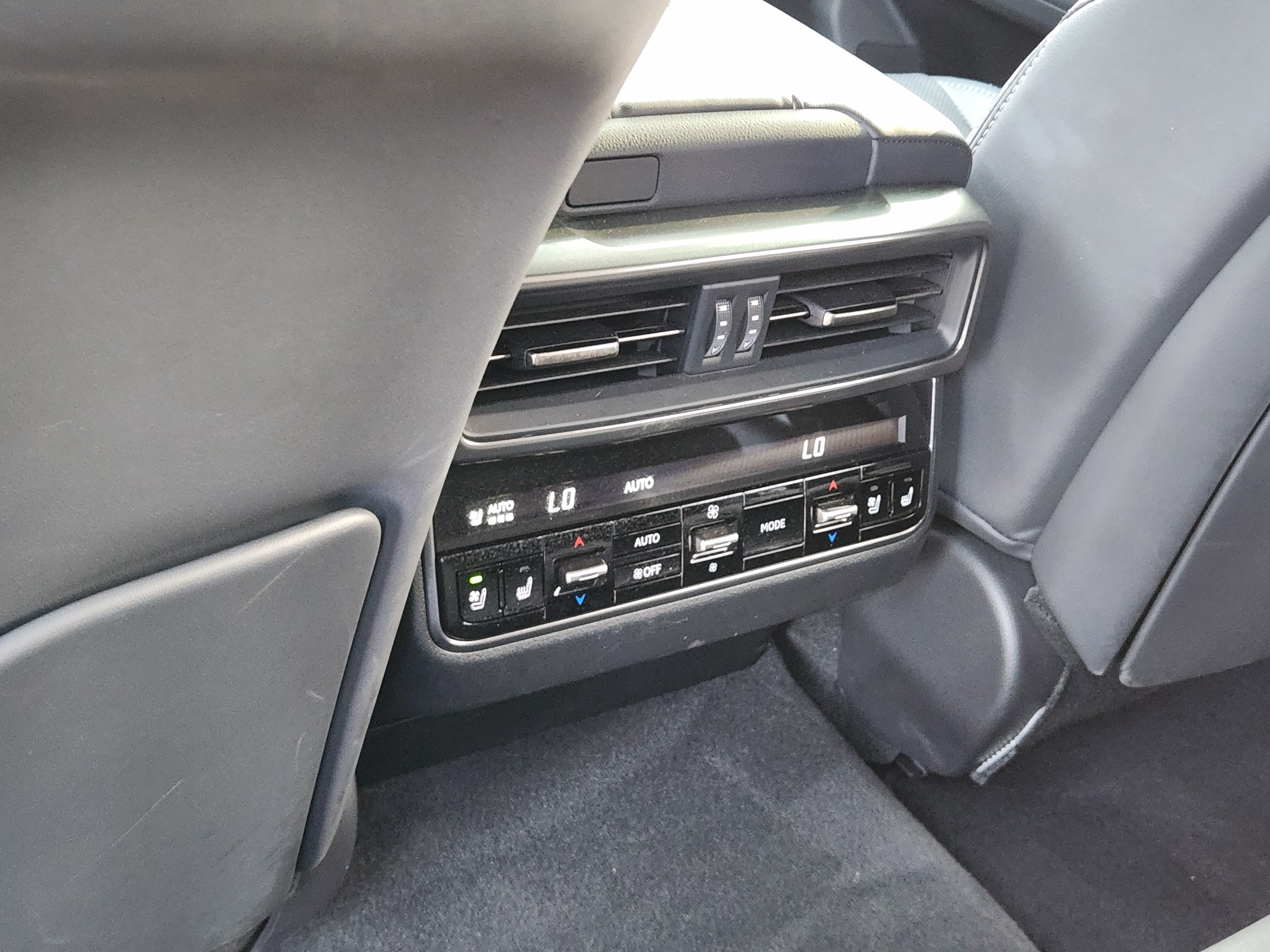 Used 2023 Lexus LX 600 F Sport w/ Accessory Package (Z1) AWD/4WD image 28