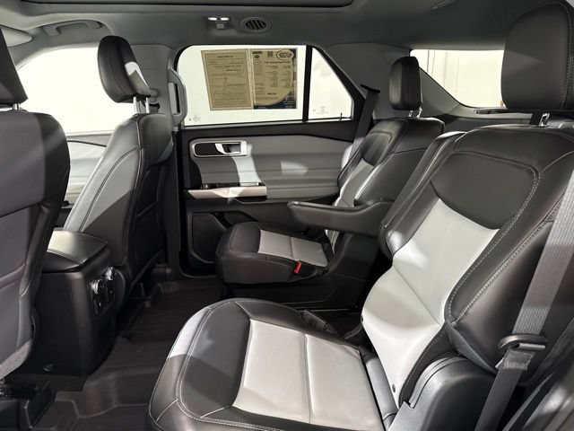 Used 2022 Ford Explorer XLT w/ Equipment Group 202A AWD/4WD image 17