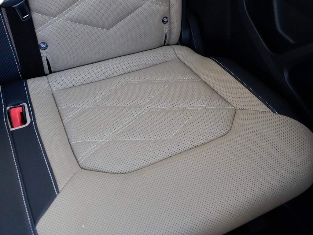 Used 2025 Volkswagen Atlas Cross Sport SE w/ Panoramic Sunroof Package image 31