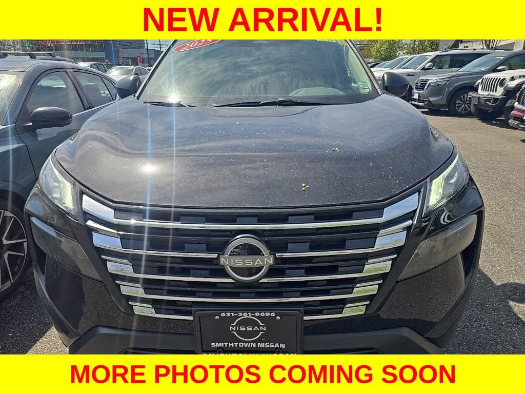 Used 2025 Nissan Rogue S AWD/4WD image 2