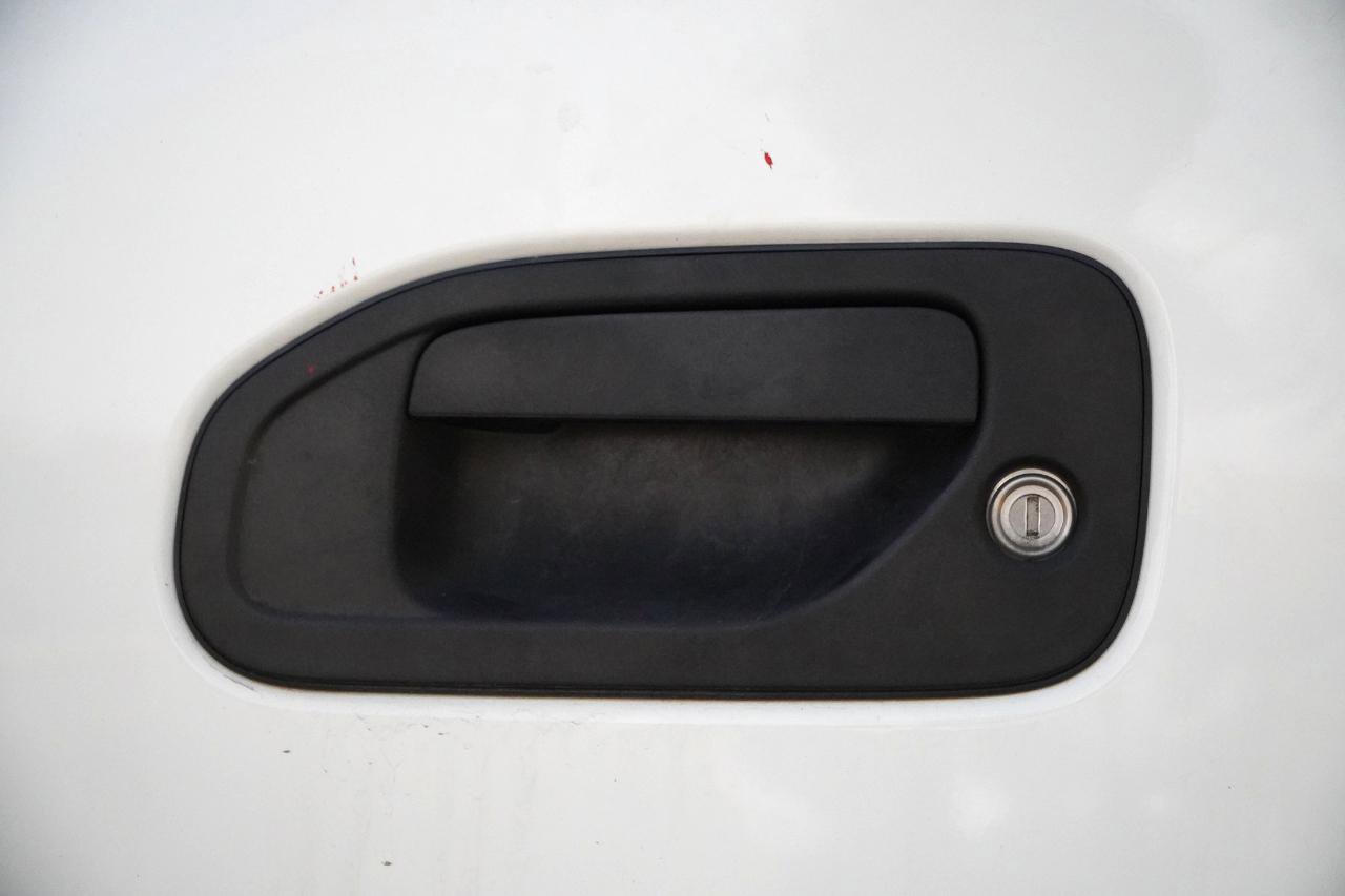 Used 2020 Nissan NV200 SV w/ Sliding Glass Door Package image 5