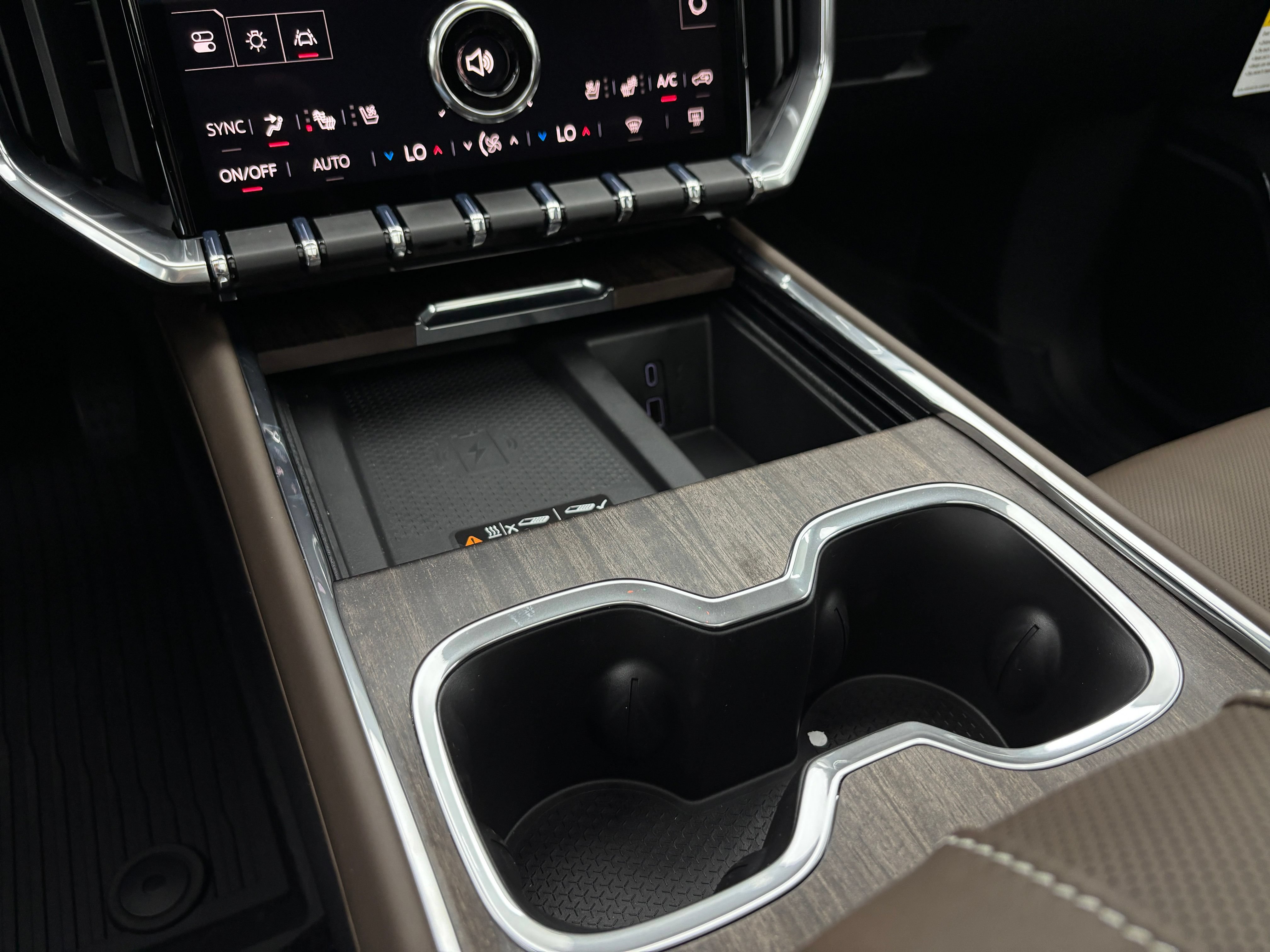 New 2026 GMC Acadia Denali Ultimate w/ LPO, Floor Liner Package AWD/4WD image 35