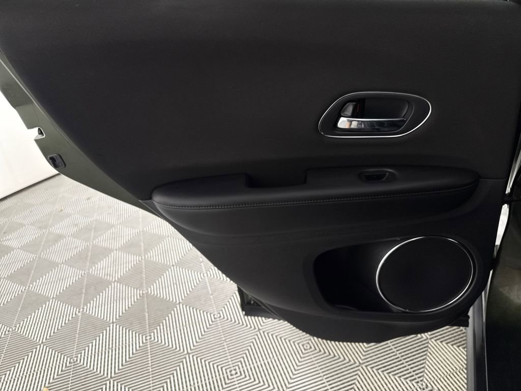 Used 2018 Honda HR-V EX image 11