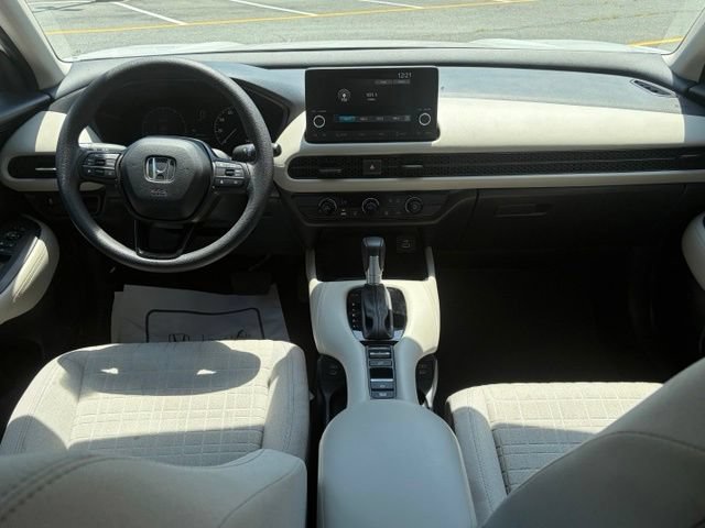 Certified 2025 Honda HR-V LX image 32