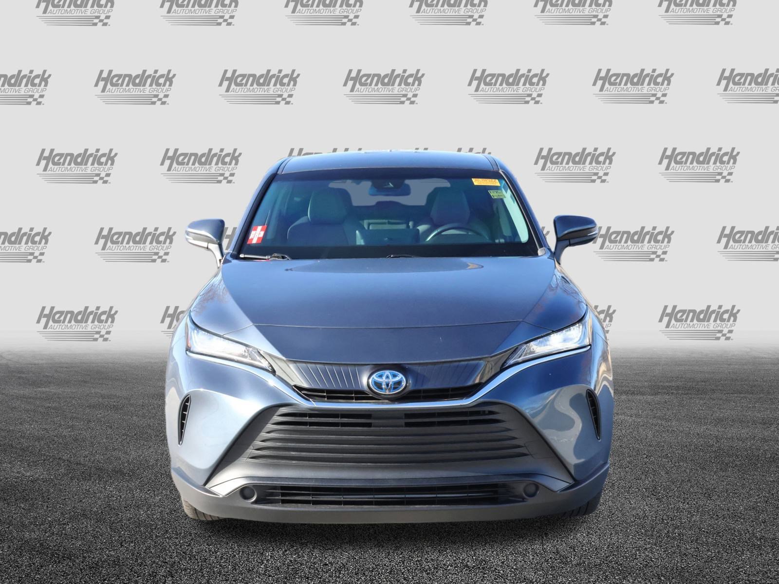 Used 2022 Toyota Venza LE image 3