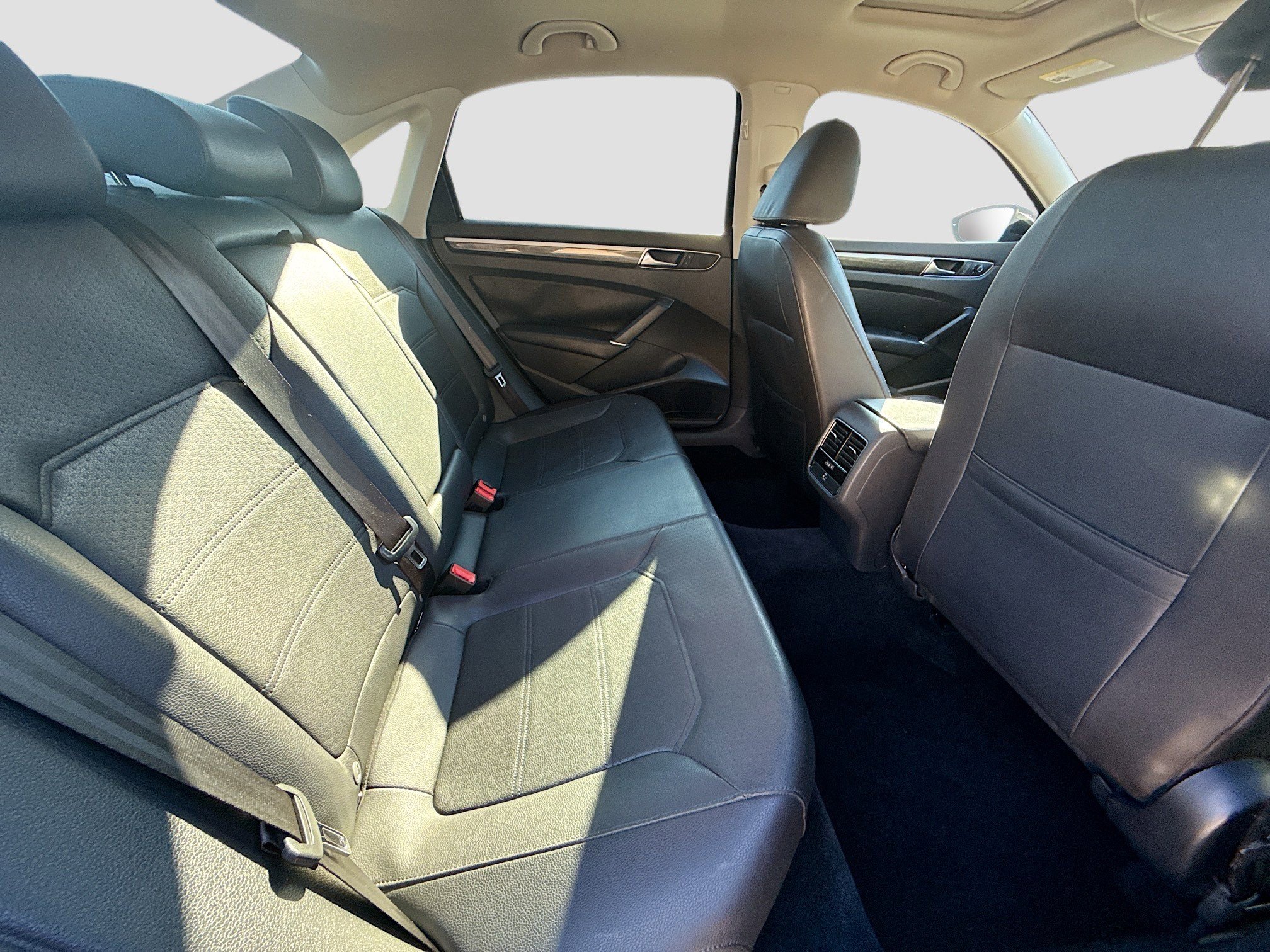 Used 2016 Volkswagen Passat 1.8T SE image 29