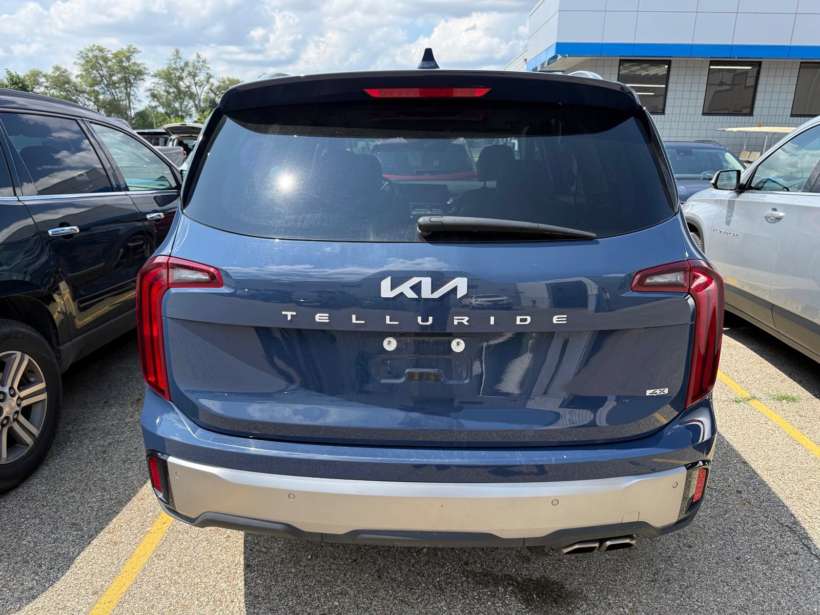 Used 2025 Kia Telluride S AWD/4WD image 3