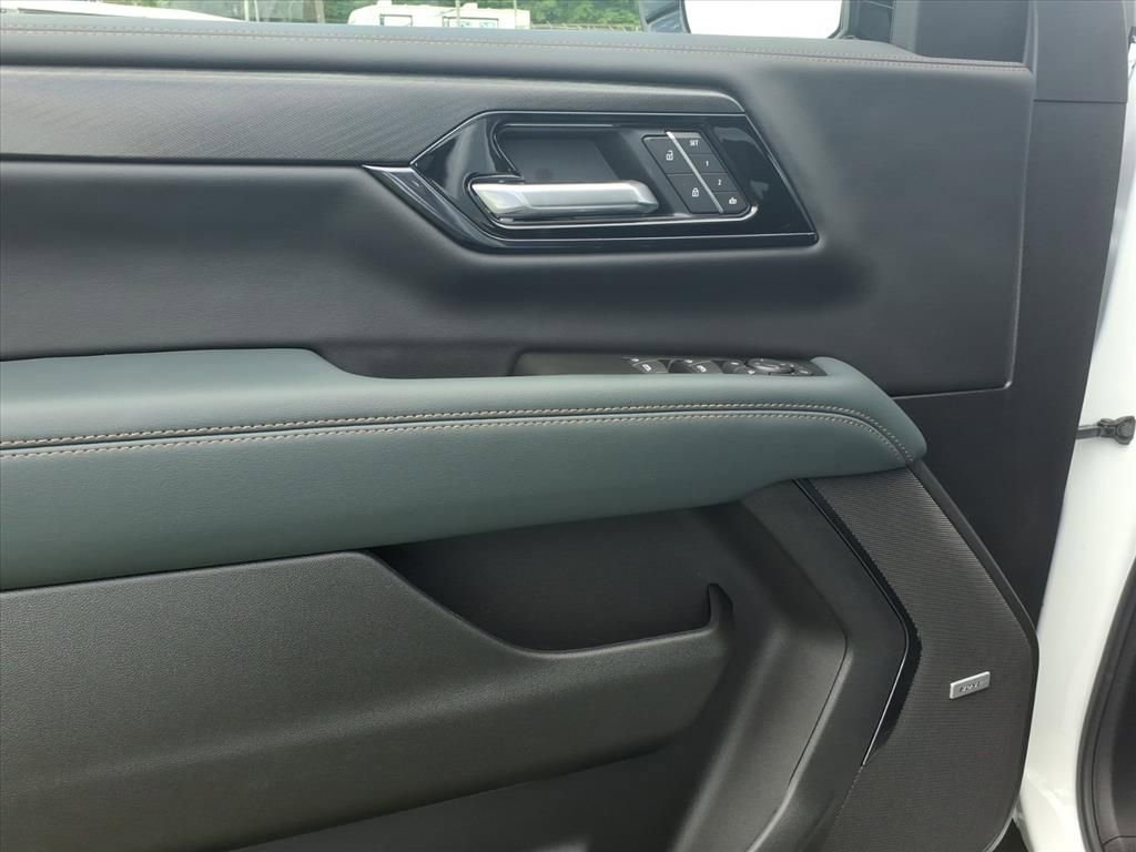 New 2026 GMC Yukon XL AT4 AWD/4WD image 14