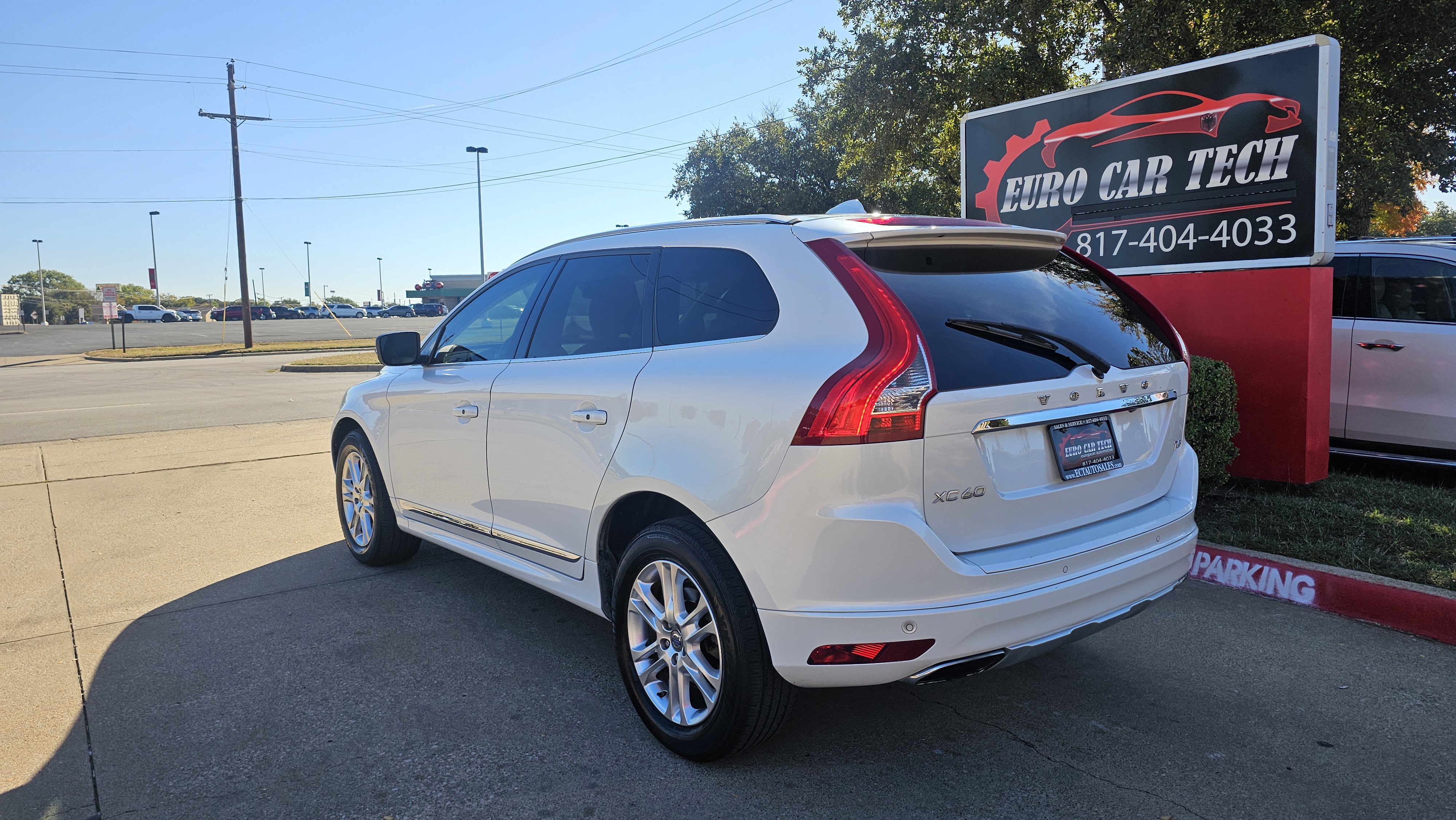 Used 2015 Volvo XC60 T5 Platinum image 3