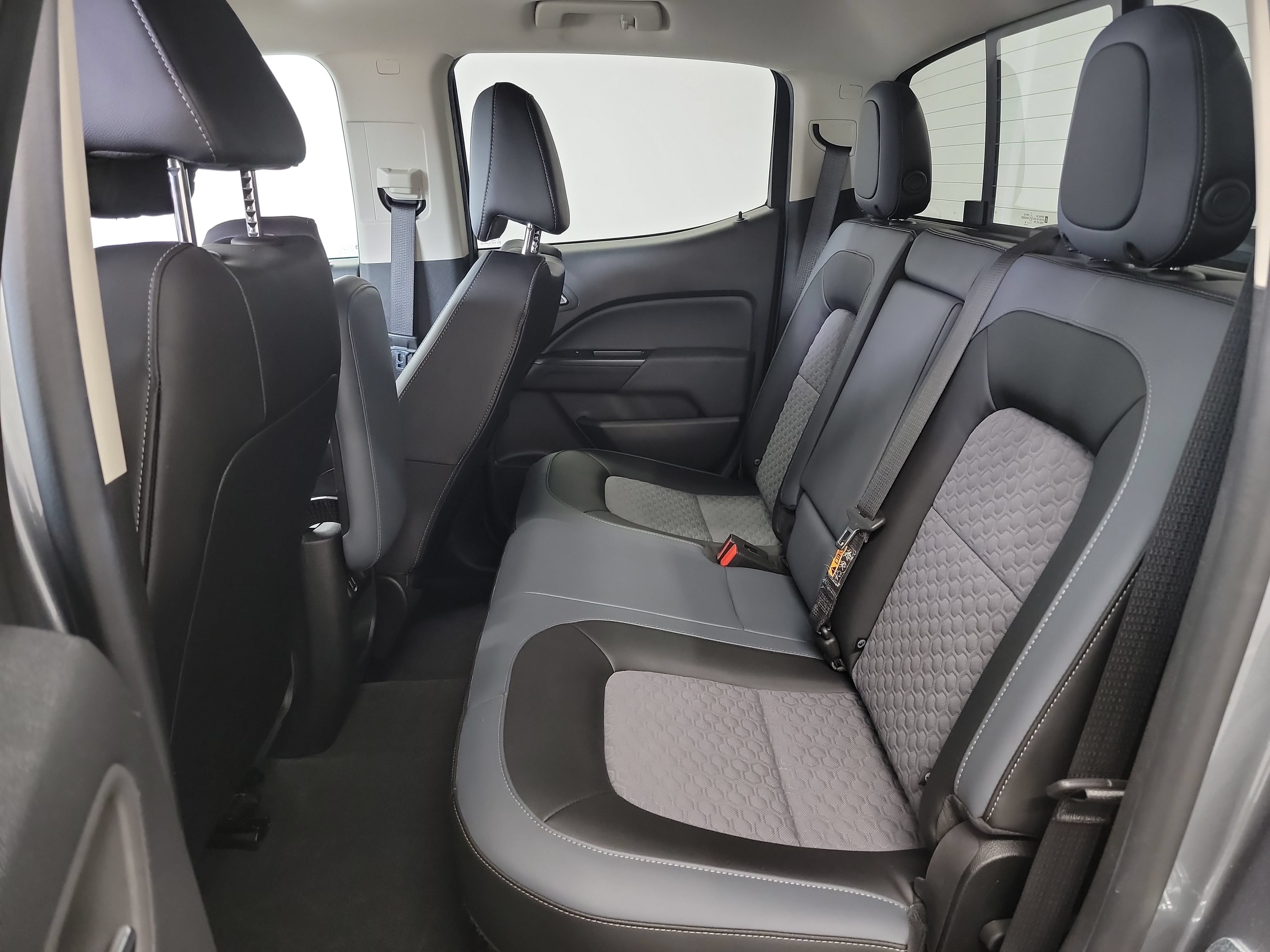 Used 2022 Chevrolet Colorado Z71 AWD/4WD image 27