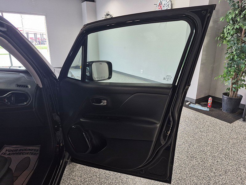Used 2019 Jeep Renegade Altitude w/ Quick Order Package 2XM FWD image 15