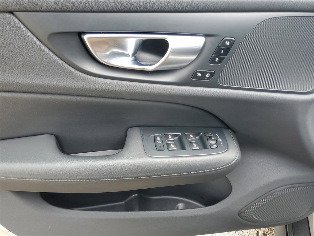 Certified 2025 Volvo V60 B5 Cross Country Plus image 19