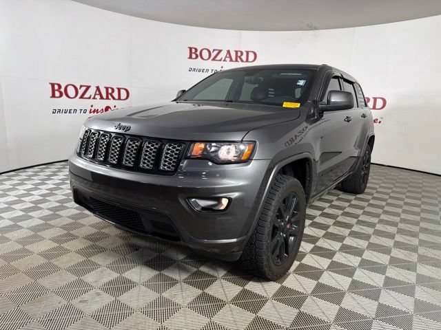 Used 2018 Jeep Grand Cherokee Altitude AWD/4WD image 4