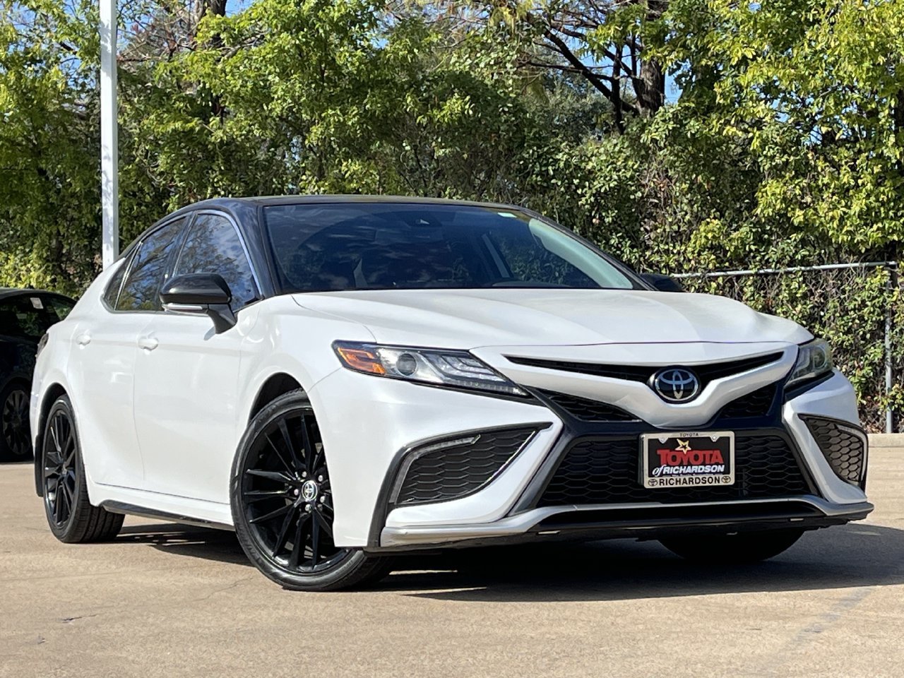 Used 2023 Toyota Camry XSE FWD image 2