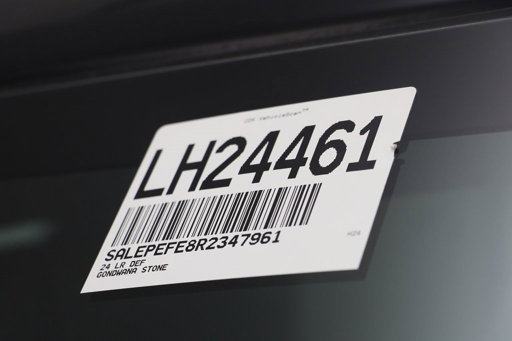 New 2024 Land Rover Defender 110 SE image 27