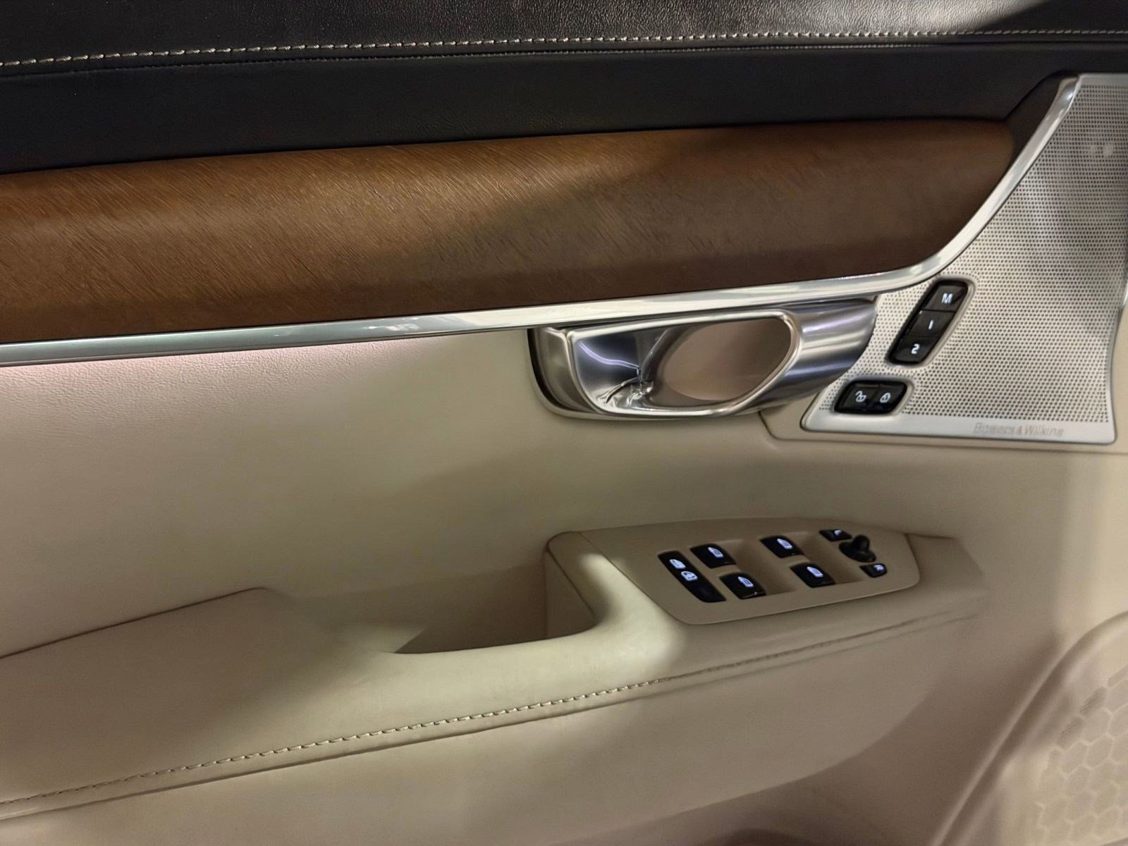 Used 2017 Volvo S90 T6 Inscription w/ Vision Package image 14