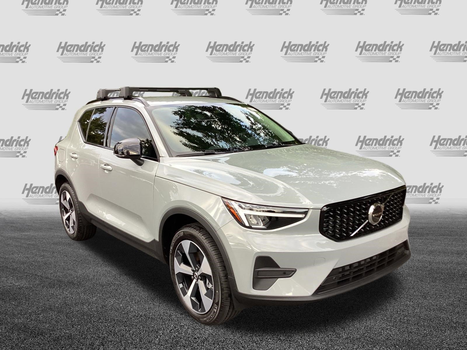 Certified 2026 Volvo XC40 B4 Core FWD image 2