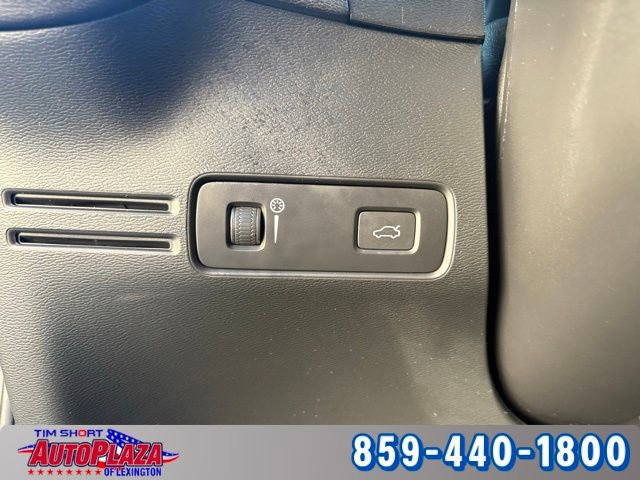 Used 2021 Volvo XC40 T4 Momentum w/ Protection Package Premier FWD image 21