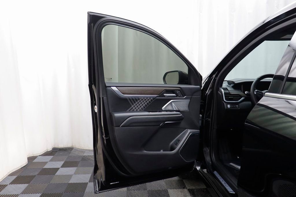 Used 2025 GMC Acadia Denali w/ Super Cruise Package image 4