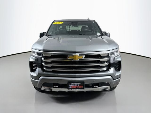 Used 2025 Chevrolet Silverado 1500 High Country w/ High Country Premium Package AWD/4WD image 2
