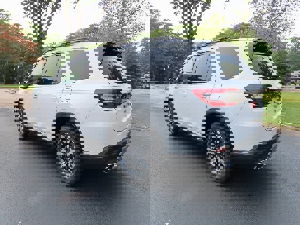 New 2025 Honda Pilot Touring image 4