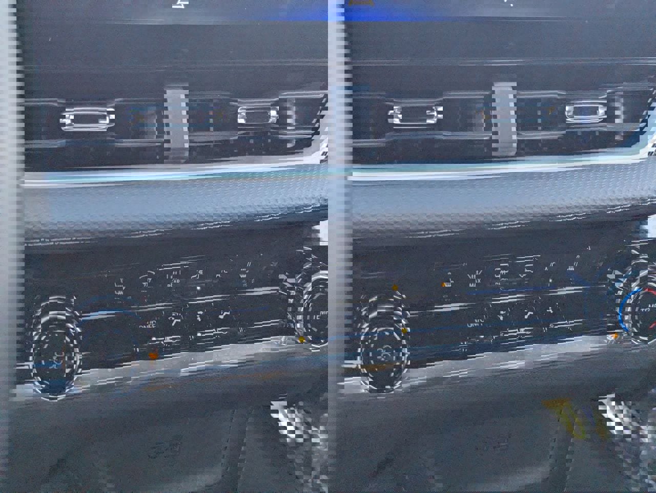 Used 2025 Chevrolet Equinox LT image 25