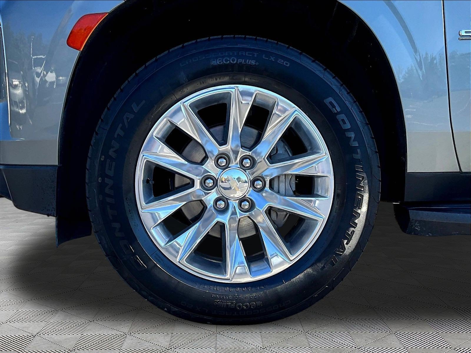 Used 2023 Chevrolet Suburban Premier AWD/4WD image 35
