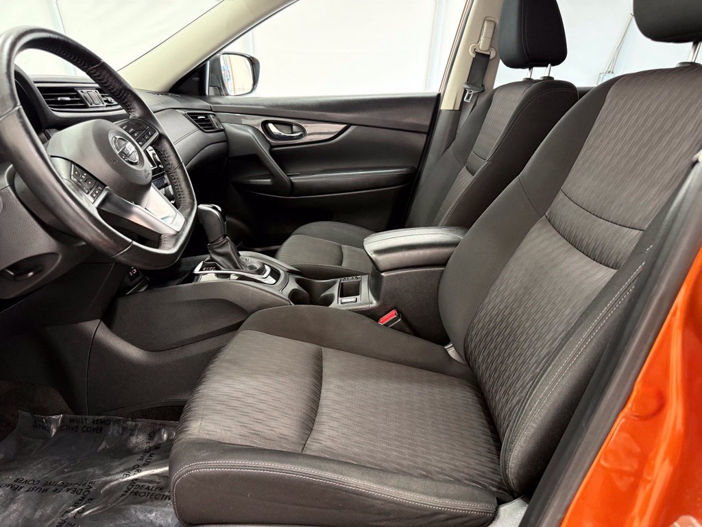 Used 2020 Nissan Rogue SV FWD image 12