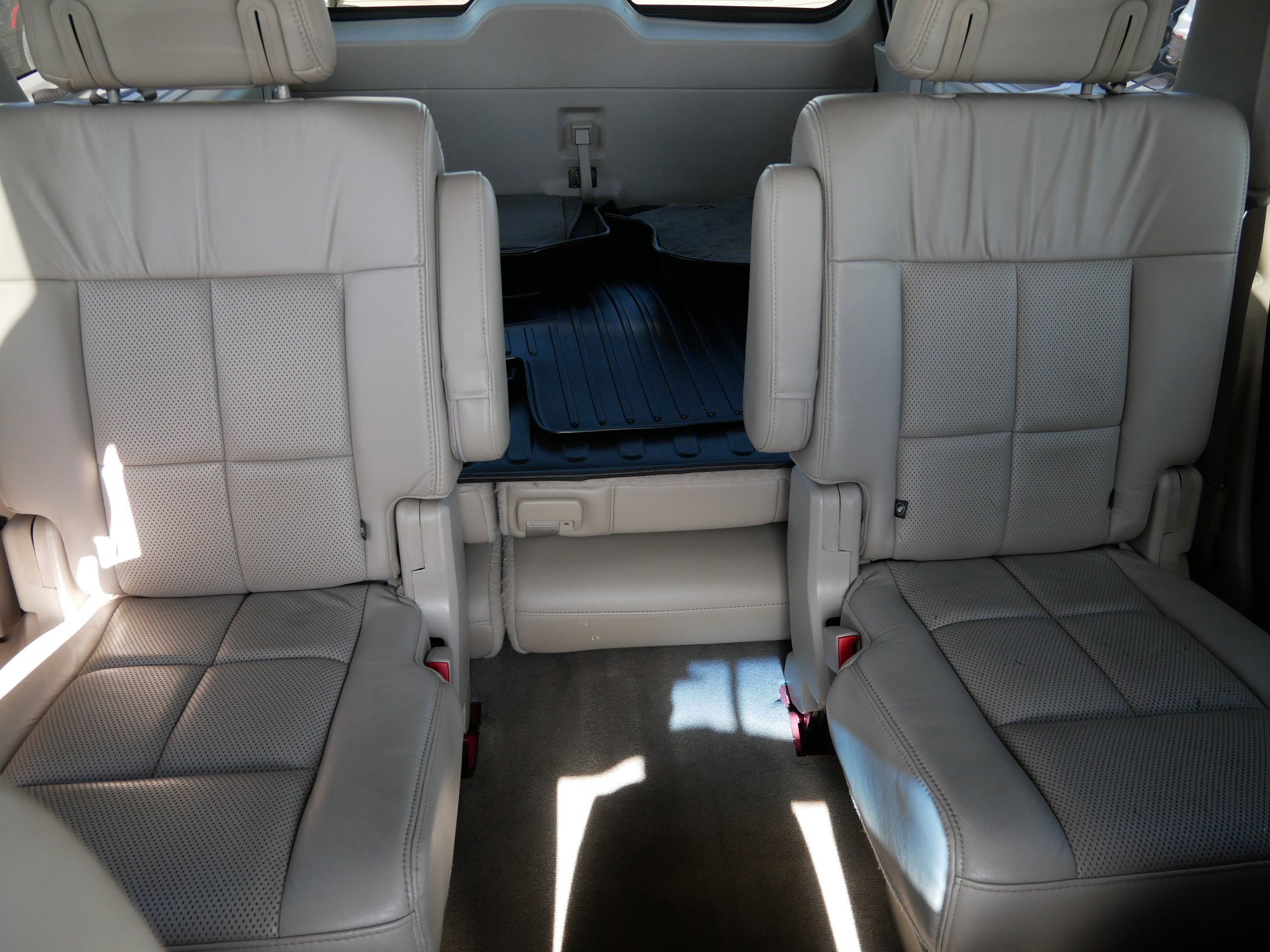 Used 2014 Lincoln Navigator 4WD image 14