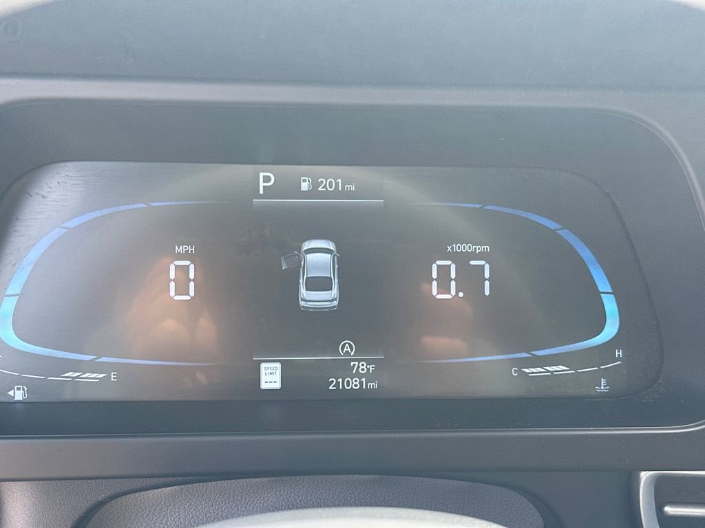 Used 2025 Hyundai Elantra SE FWD image 26