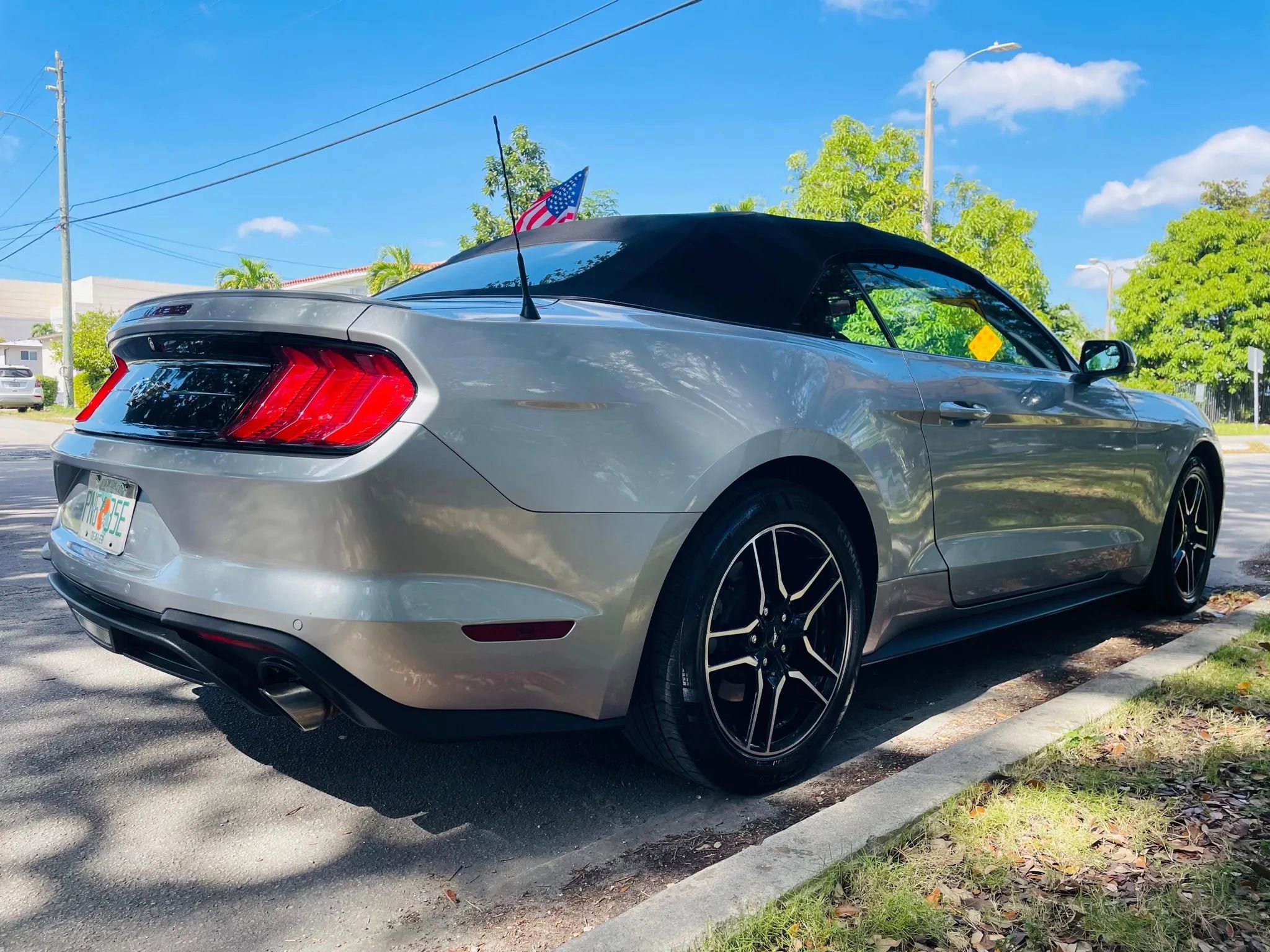 Used 2020 Ford Mustang Premium image 5