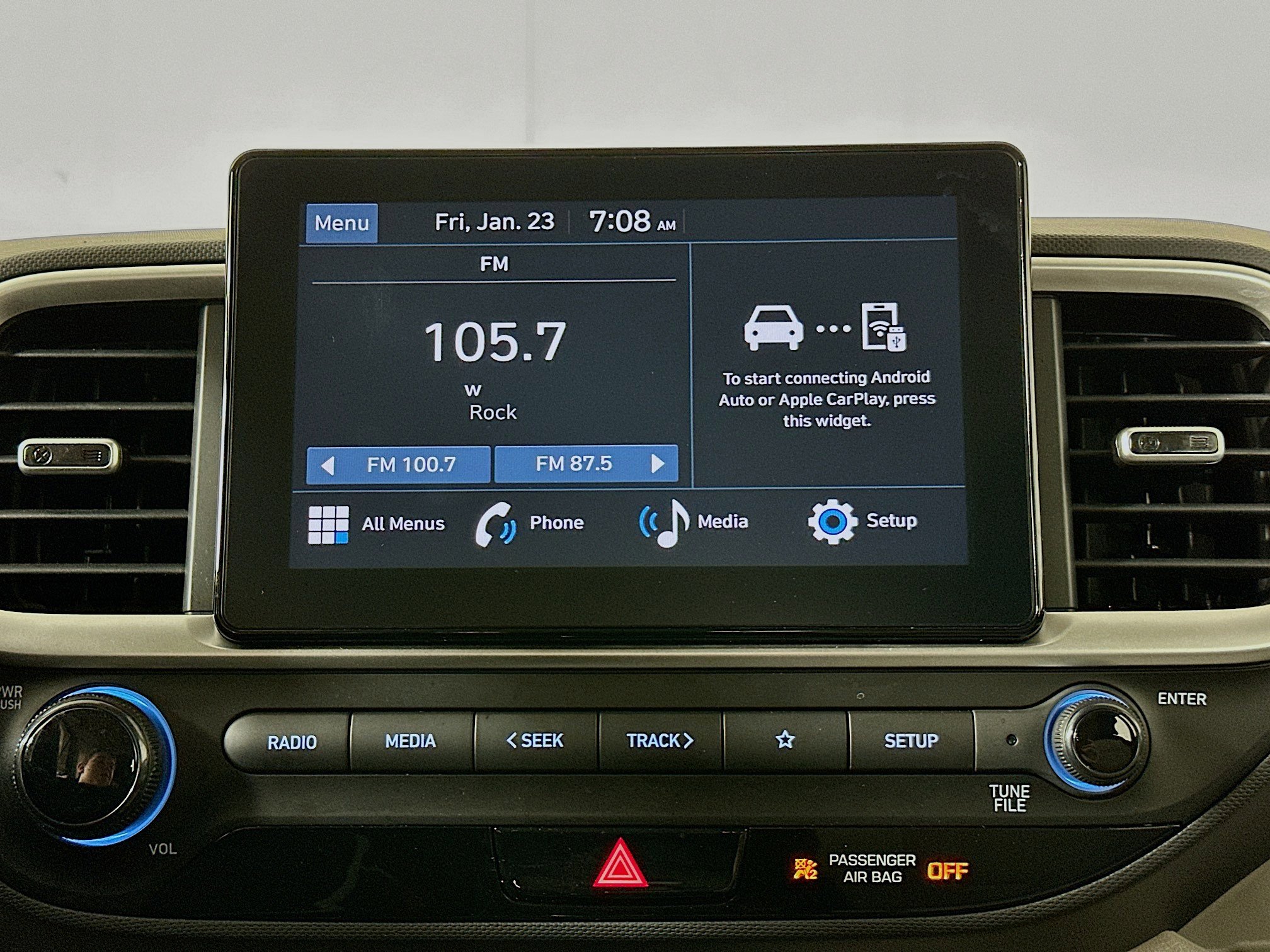 Used 2025 Hyundai Venue SEL image 21