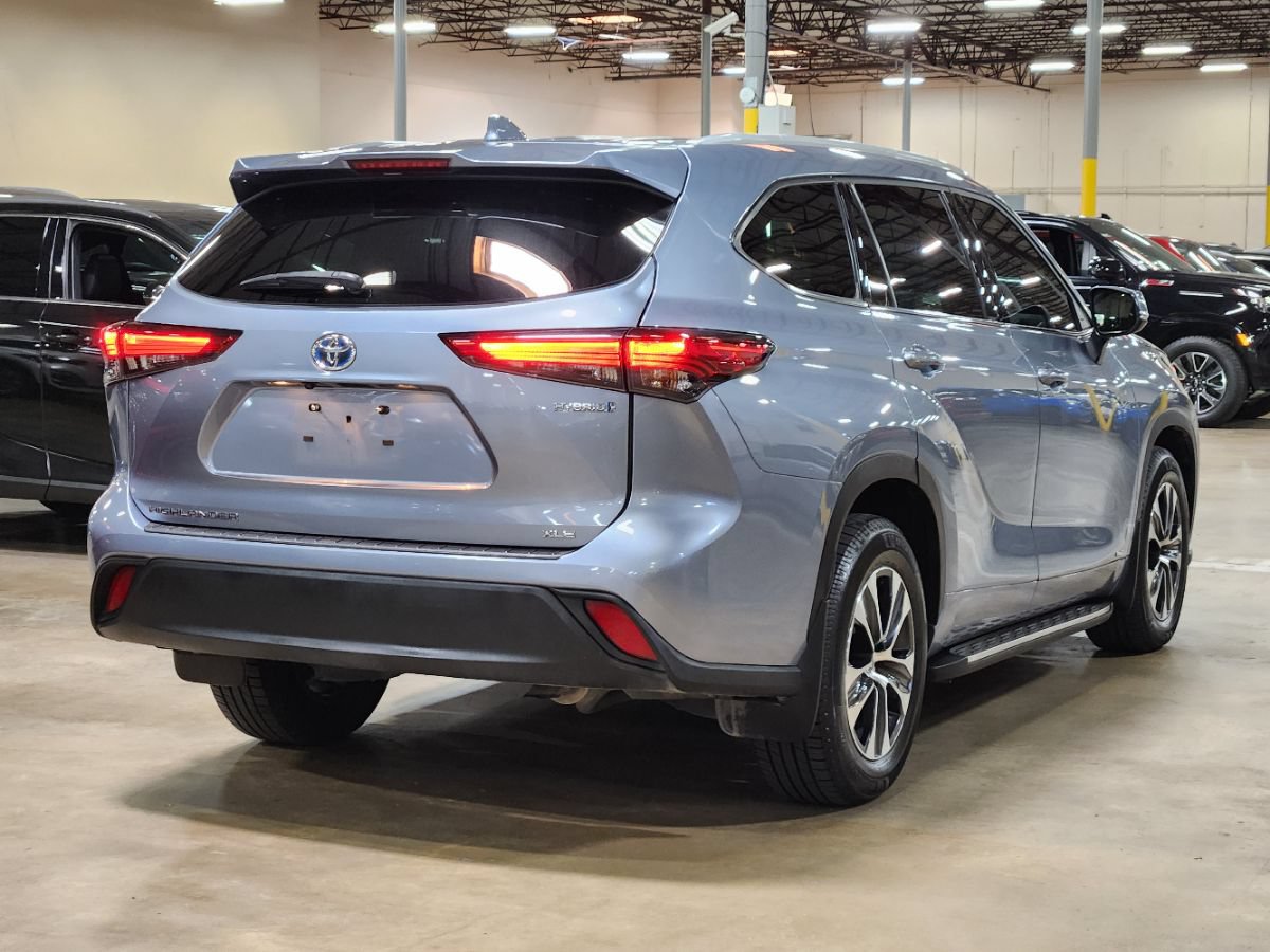 Used 2022 Toyota Highlander XLE AWD/4WD image 8