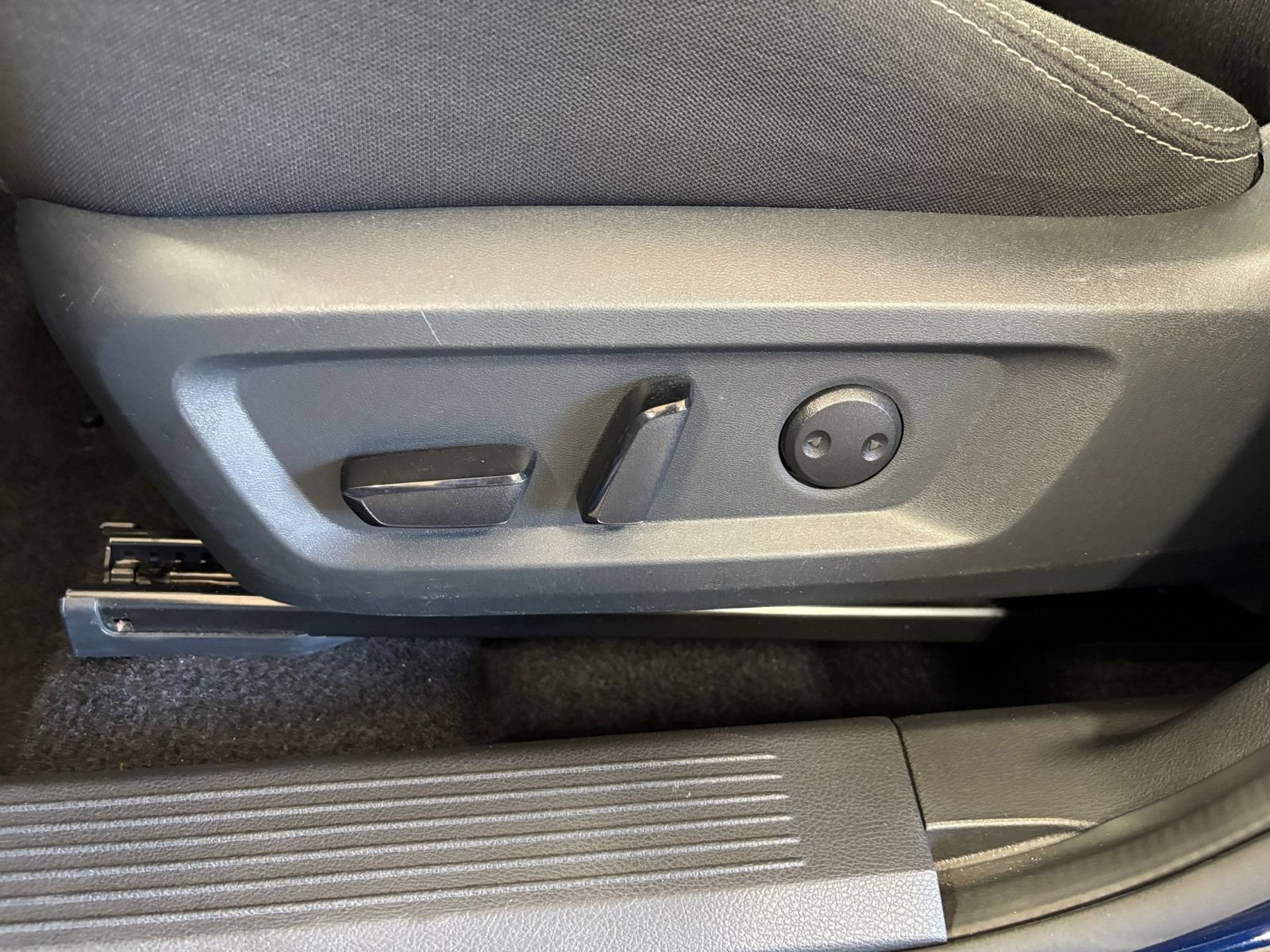 Used 2025 Nissan Rogue SV FWD image 21