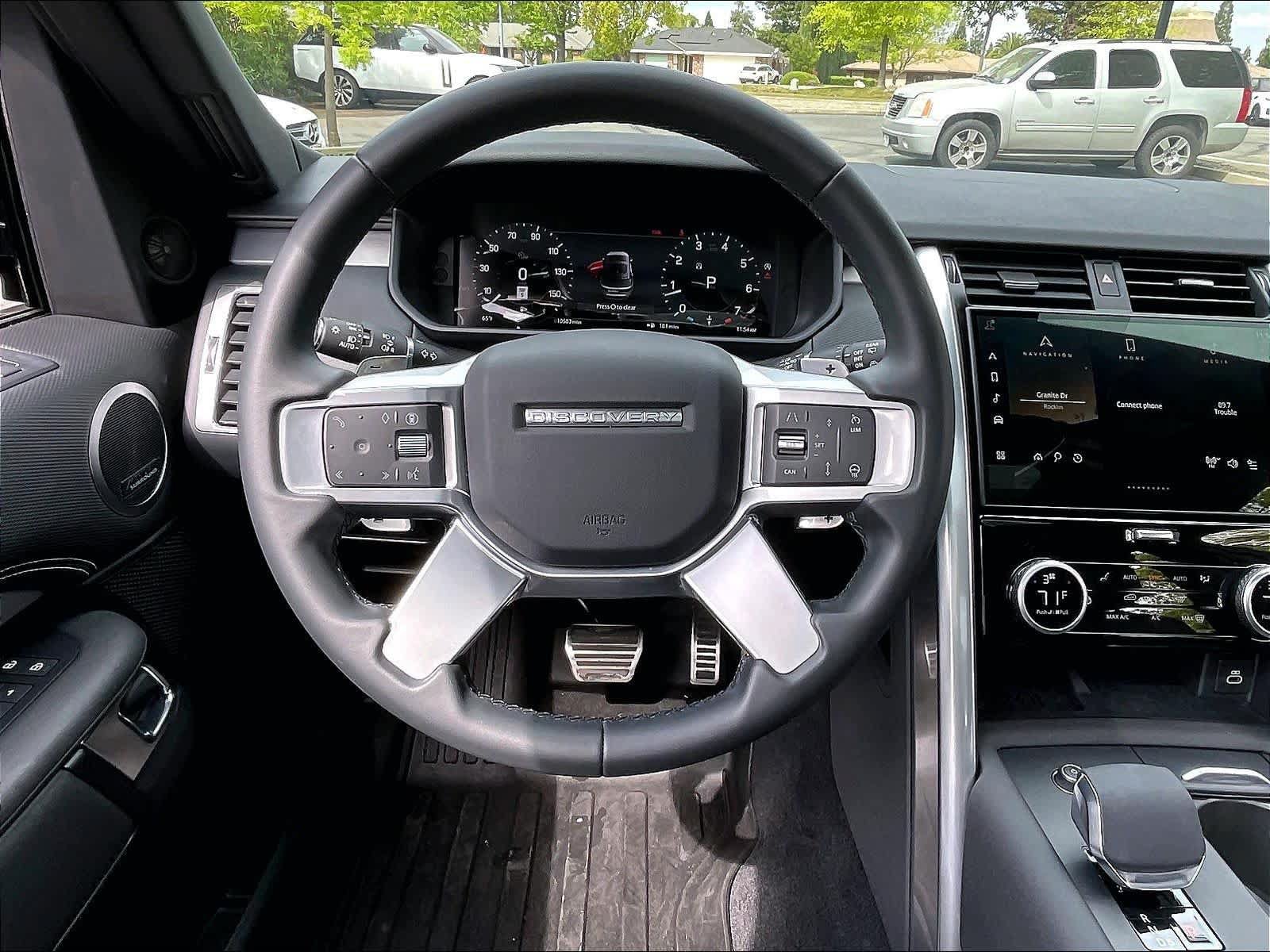 Used 2025 Land Rover Discovery Dynamic SE AWD/4WD image 5