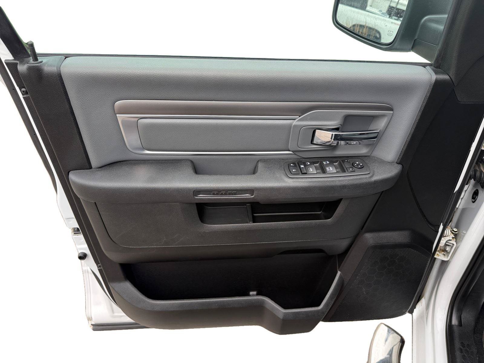 Used 2021 RAM 1500 Classic SLT w/ Protection Group AWD/4WD image 9