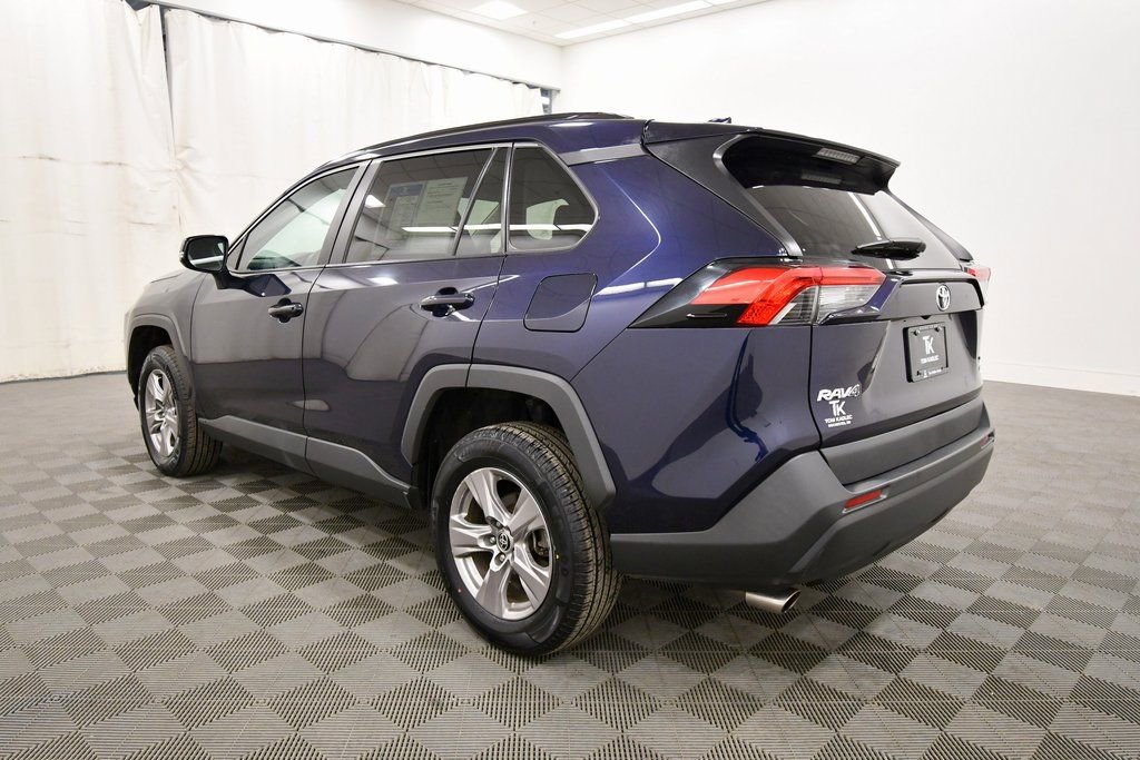 Used 2022 Toyota RAV4 XLE AWD/4WD image 5