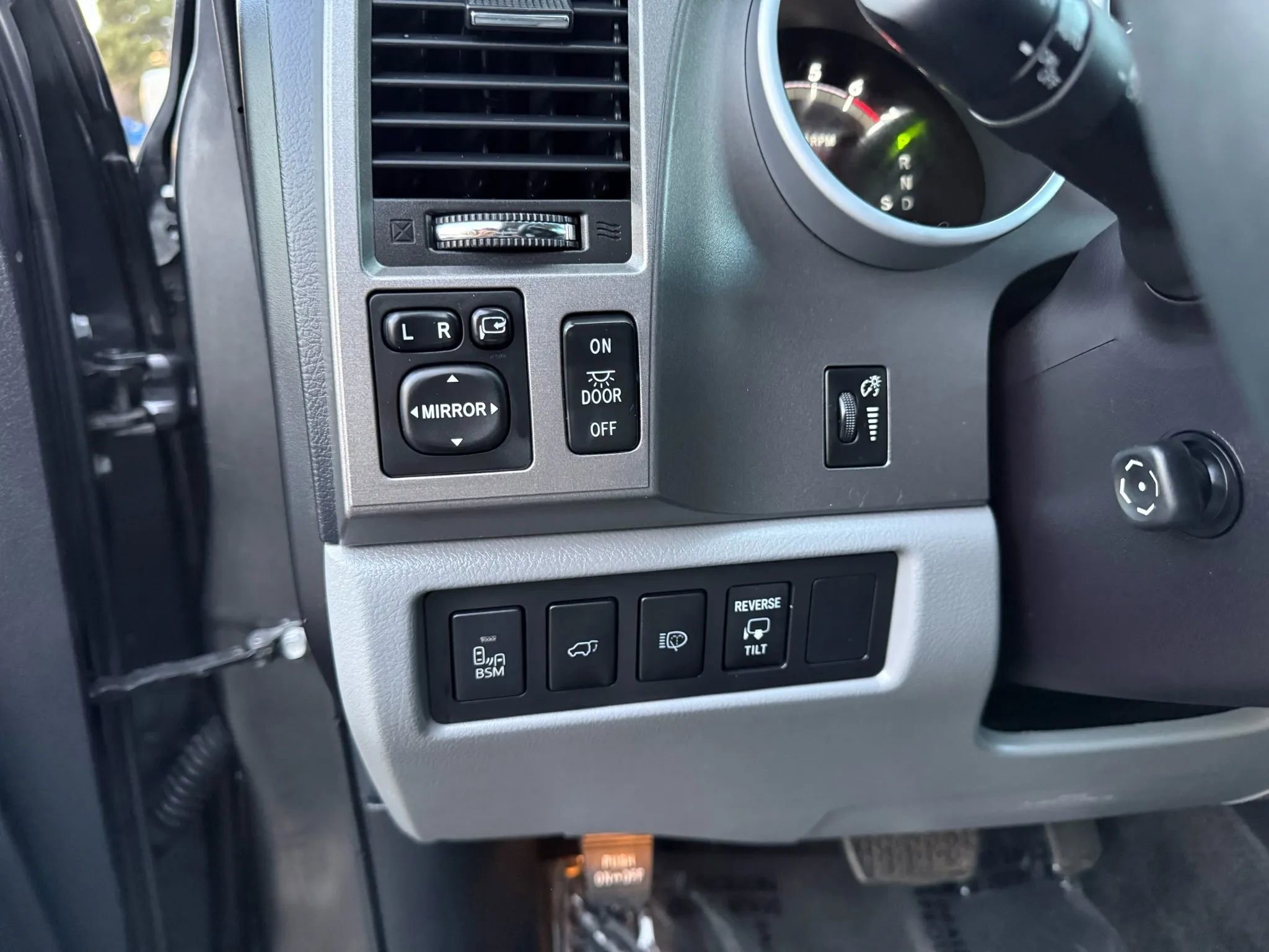 Used 2017 Toyota Sequoia Limited w/ Safety & Convenience Package image 17