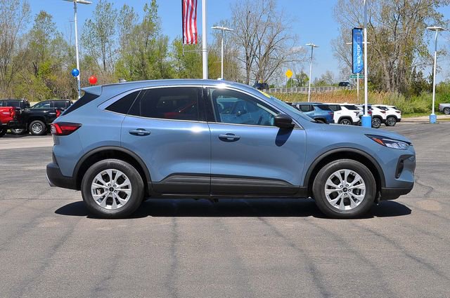 Used 2023 Ford Escape Active AWD/4WD image 2