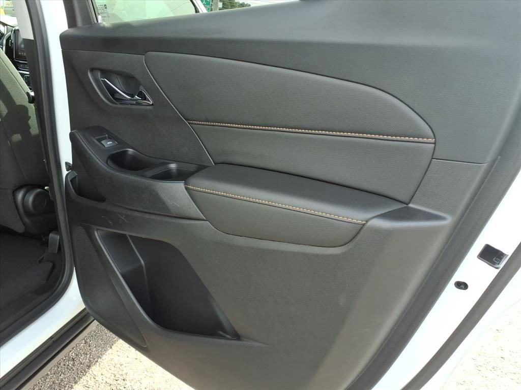 Used 2020 Chevrolet Traverse LT image 13