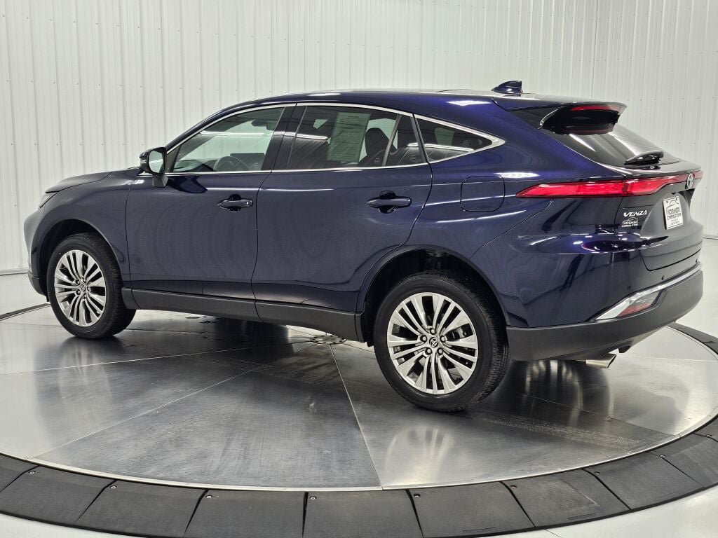 Used 2024 Toyota Venza Limited AWD/4WD image 3