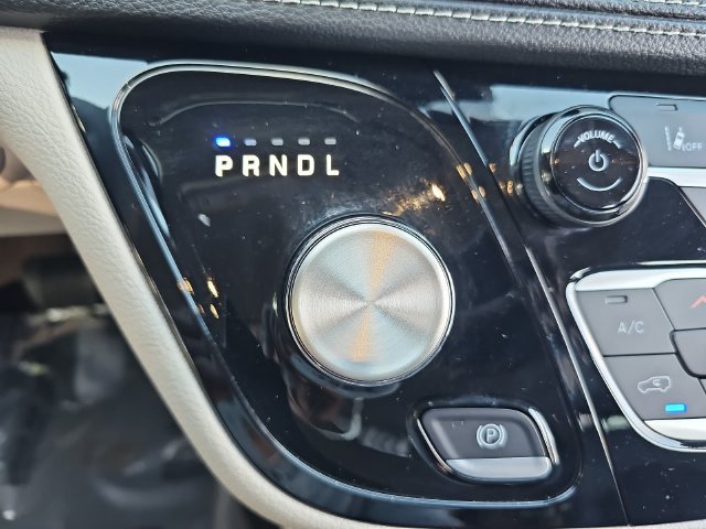 Used 2023 Chrysler Pacifica Touring-L FWD image 22