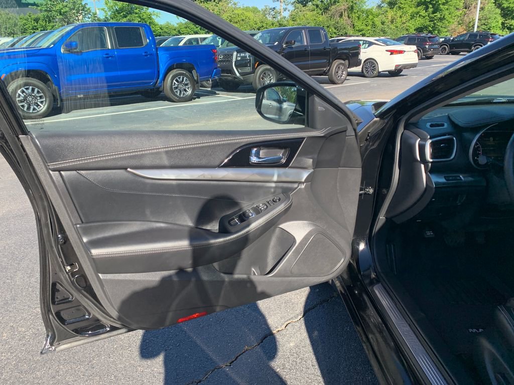Used 2021 Nissan Maxima 3.5 SV w/ Floor Mat Group FWD image 13