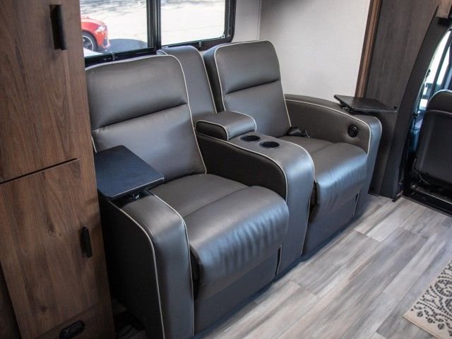 Used 2022 Mercedes-Benz Sprinter 3500 image 21