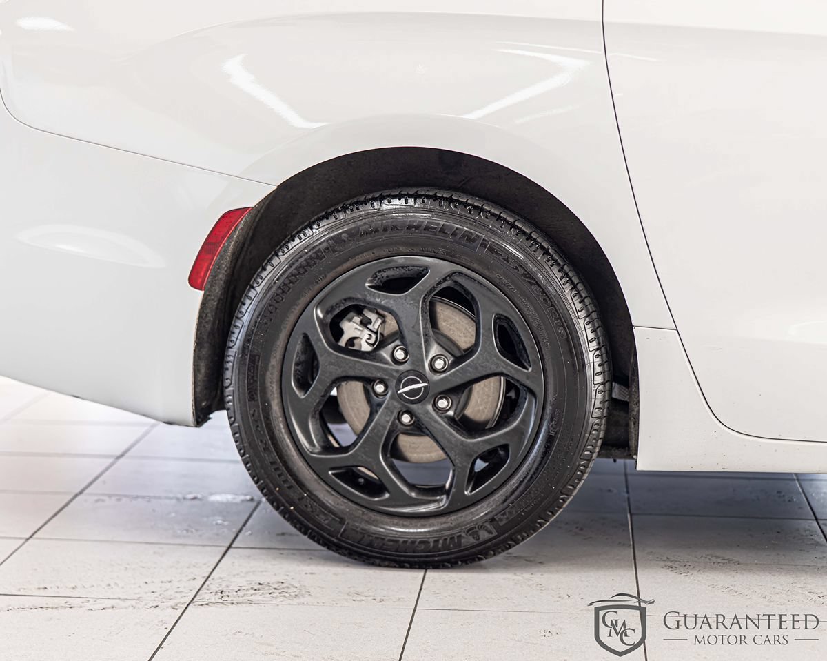 Used 2022 Chrysler Pacifica Touring-L w/ S Appearance Package FWD image 10
