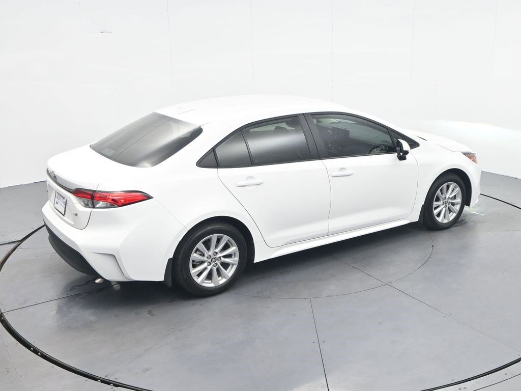 Used 2025 Toyota Corolla LE w/ LE Premium Package FWD image 22