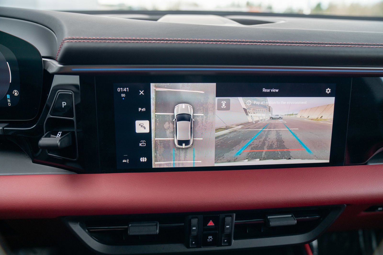 Certified 2025 Porsche Macan Electric image 18