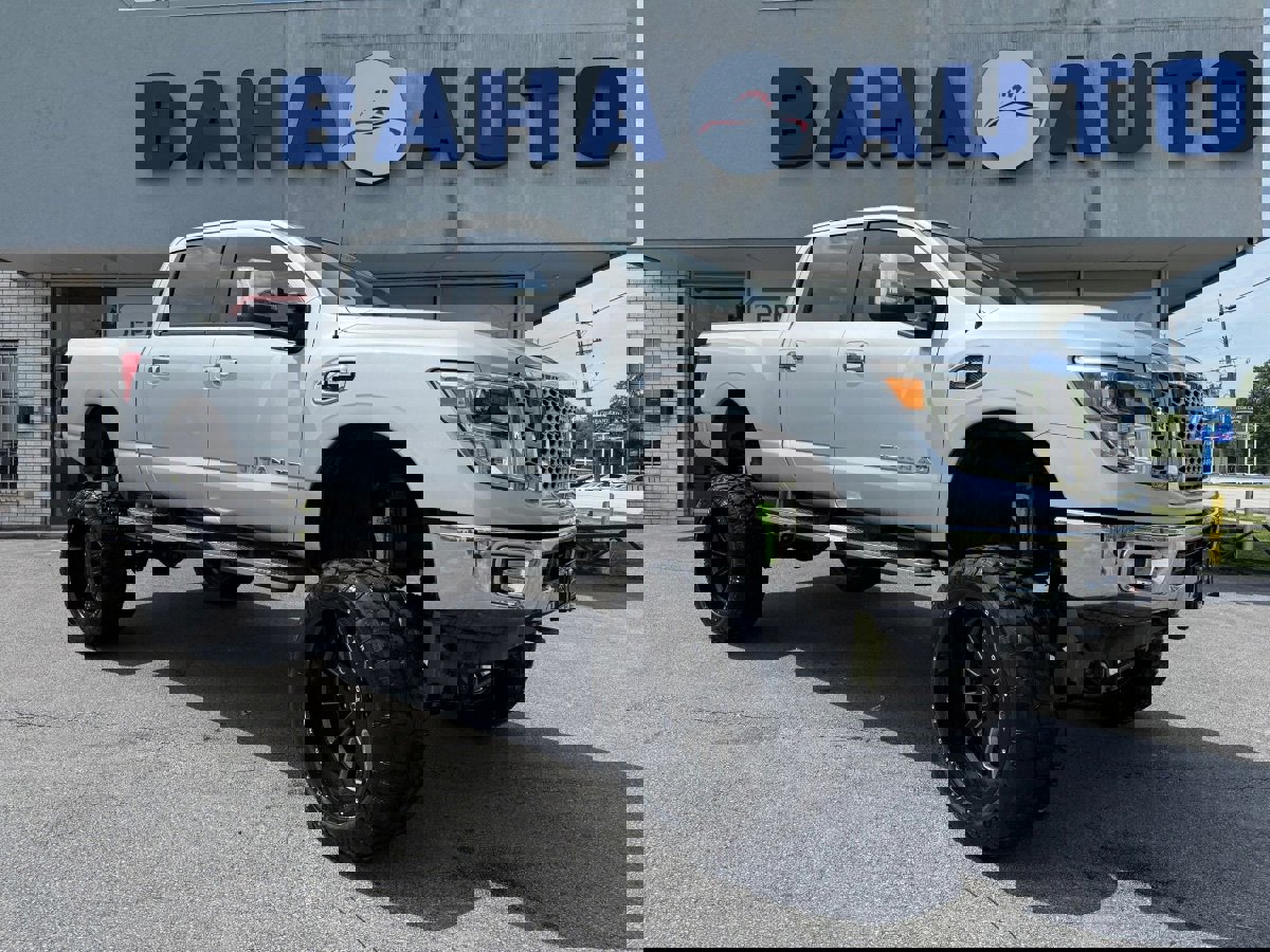 Used 2017 Nissan Titan SL image 13