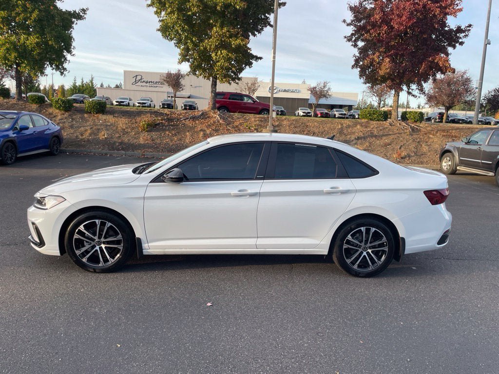 Used 2026 Volkswagen Jetta Sport FWD image 9