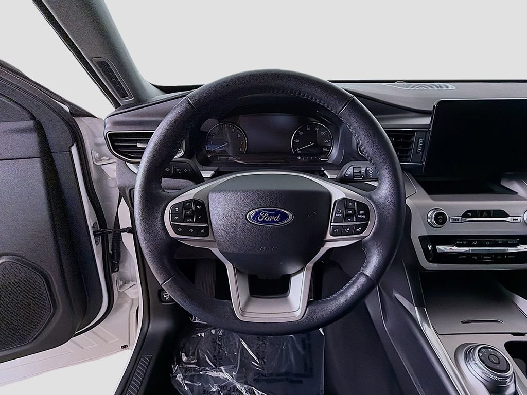 Used 2023 Ford Explorer XLT w/ Equipment Group 202A AWD/4WD image 37